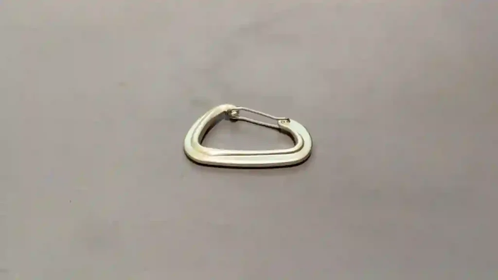 D601T silver lightweight wire-gate carabiner for backpacking and gear organization, high-strength aluminum alloy hardware.